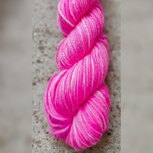 🩷 Bubblegum pink🩷  farvet på Superwash merino