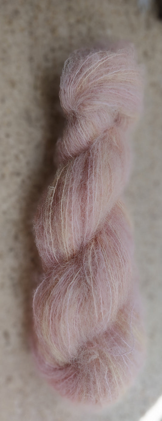 🍑Peachy pink🩰 farvet på Silke alpaca.