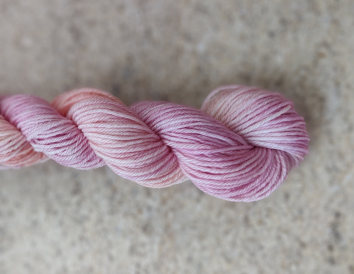 🩰Peachy pink🍑 farvet på Superwash merino